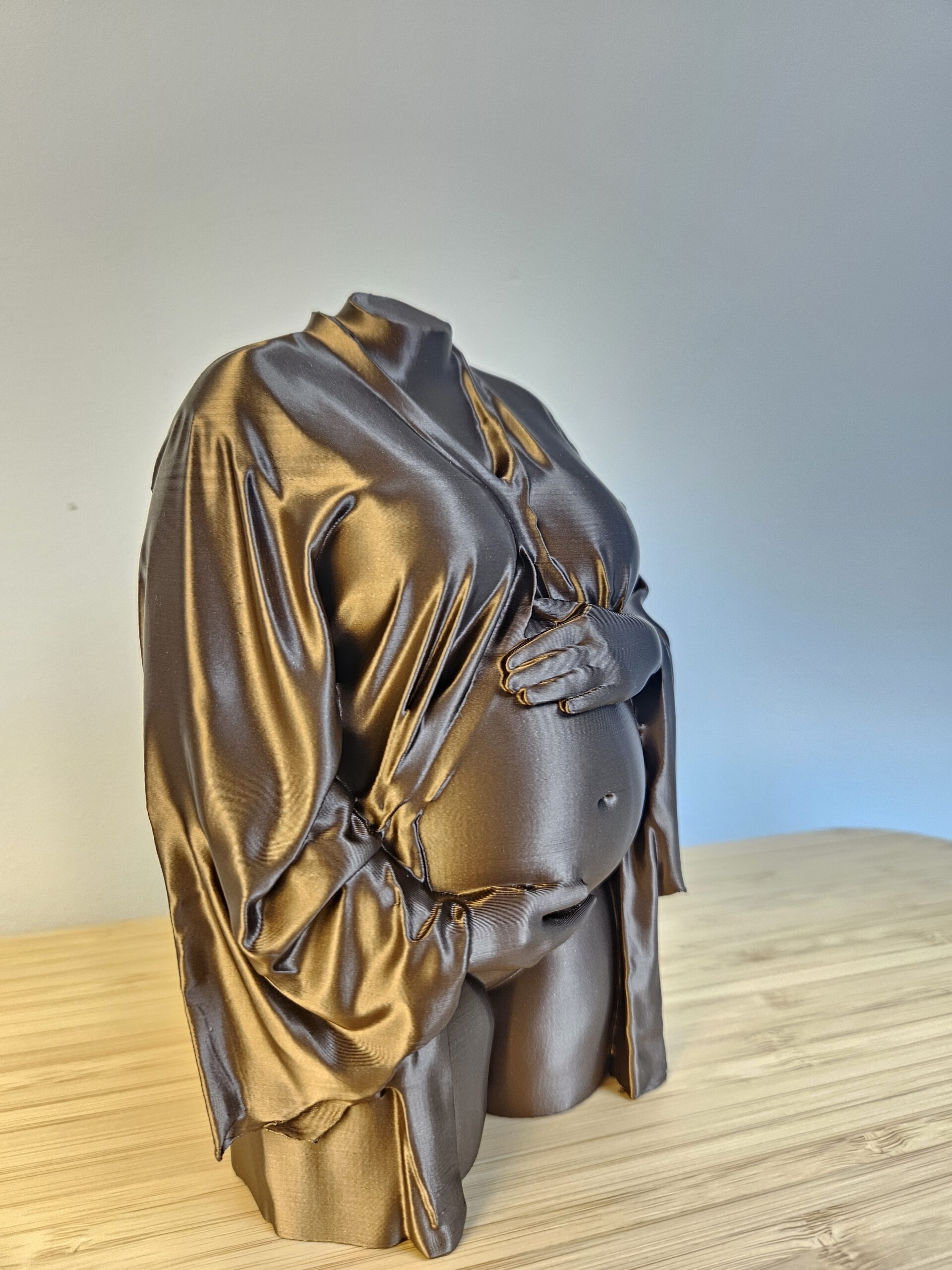 Prachtig 3D geprint beeldje in bronskleurige afwerking.